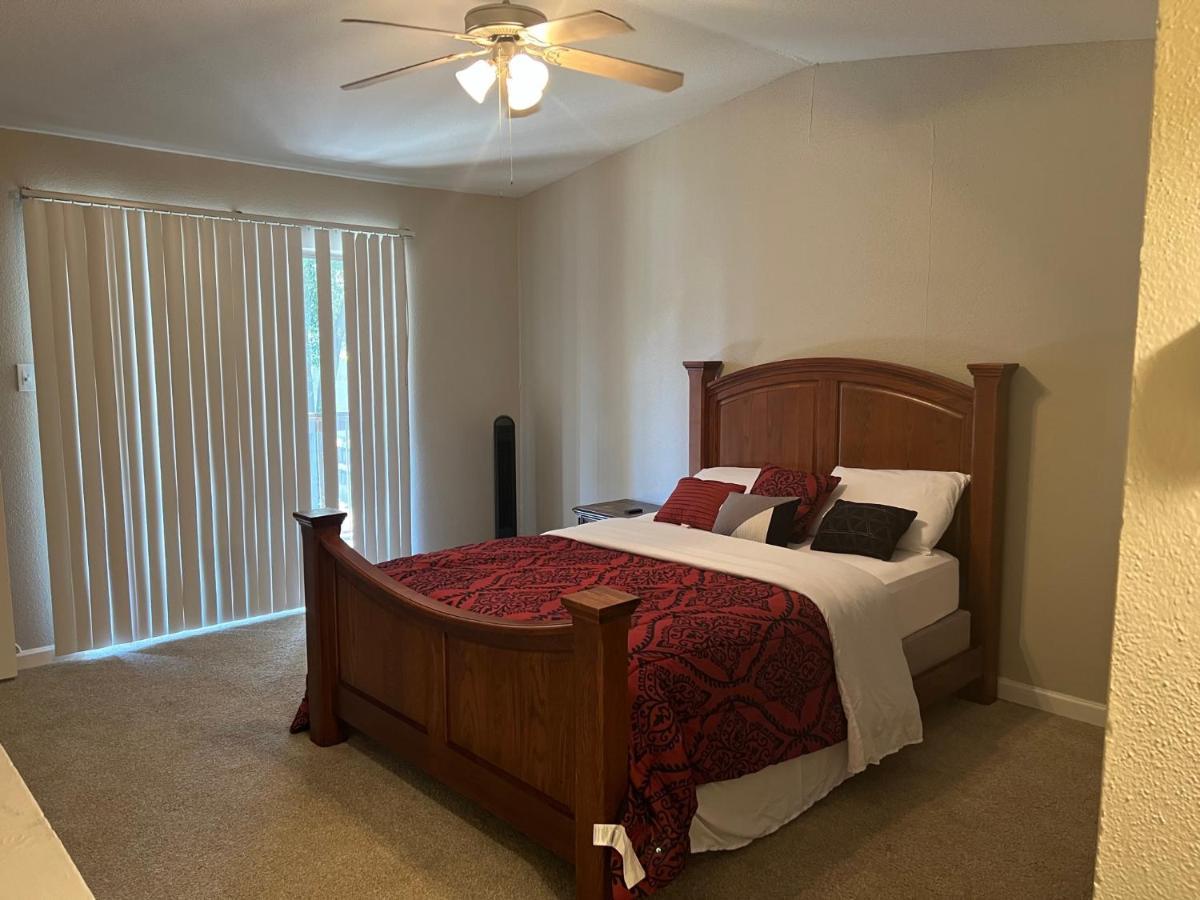 Lovely 1-Bedroom Townhome With Nice Amenities Houston Exterior photo